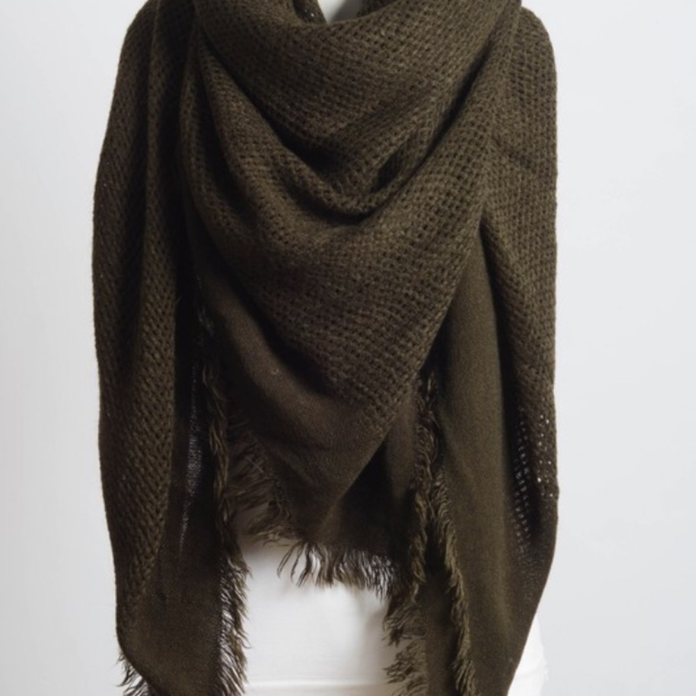 🌿1 LEFT🌿Olive Green Open Weave Blanket Scarf - Picture 4 of 5